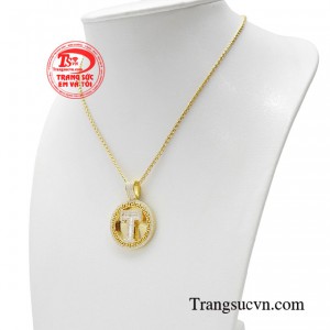 Để lựa chọn món quà thể hiện sự tinh tế và thấu hiểu cô ấy thì bộ trang sức chắc chắn là một gợi ý hoàn hảo.