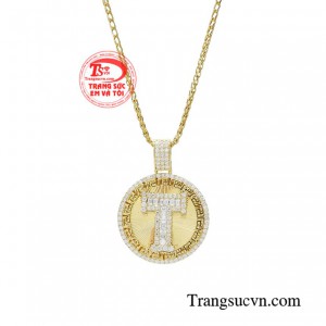 Bộ dây chuyền tôn lên những đường nét thanh thoát cho người phụ nữ và càng tỏa sáng khi biết lựa chọn phù hợp.