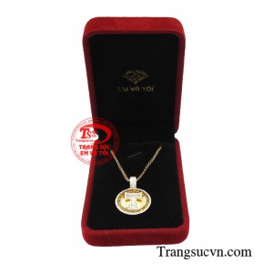 Đây là món trang sức cao cấp dành riêng cho quý cô định hình phong cách cổ điển, phù hợp với những trang phục thời thượng, tinh tế.