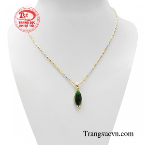 Bộ mặt dây cẩm thạch kiêu sa có khả năng trấn giữ tà khí, tích tụ vượng khí. 