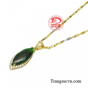 Với món trang sức này bạn sẽ không còn đơn điệu trong những bộ trang phục nhàm chán mà thay vào đó là diện mạo kiêu sa đầy khí chất.