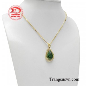 Mang đến cho các quý cô một món trang sức cổ điển quý phái. 