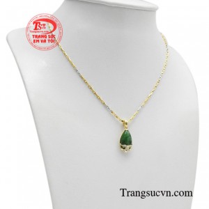 Sản phẩm tạo nên vẻ đẹp sang trọng, thời thượng, quý phái phù hợp cho những quý cô, quý bà diễm lệ.