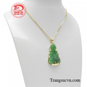 Chính vì ý nghĩa như vậy nên khi mua mặt Phật Bà Quan Âm điều quan trọng nhất cần chú ý là khuôn mặt Phật Bà Quan Âm phải thể hiện được nét mặt từ bi, hiền hậu, khi nhìn vào có cảm giác dễ chịu an lành.