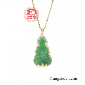 Khi đeo dây chuyền mặt Phật Bà Quan Âm bên người.