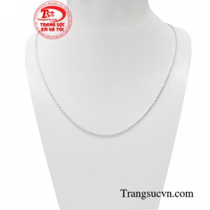 Dây chuyền duyên dáng giúp mọi cô gái khẳng định bản thân, thoát khỏi những chuẩn mực bó buộc về cái đẹp