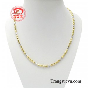 Dây chuyền nam phóng khoáng hiện đại giúp phái mạnh toát lên vẻ lịch lãm, nam tính.