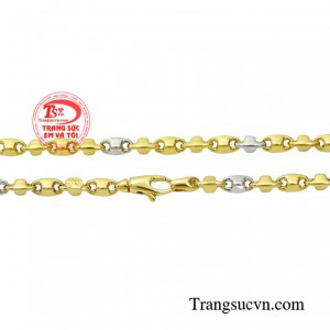 Các tín đồ phái mạnh yêu thích và ưa chuộng dây chuyền để tạo nên hình ảnh của nam giới thêm phần cá tính và mạnh mẽ.