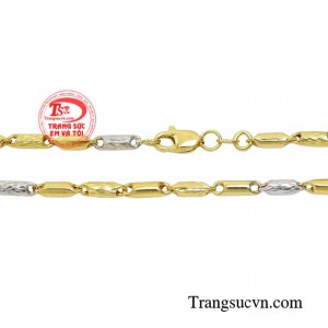 Tùy vào cá tính và gu thẩm mĩ của mỗi người mà các bạn hoàn toàn có thể diện cùng với bất kỳ bộ trang phục nà