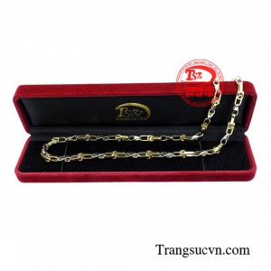 Món trang sức này còn là phụ kiện xuống phố lý tưởng của những chàng trai cá tính.