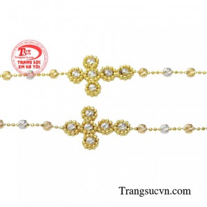 Những người phụ nữ biết đeo trang sức luôn biết cách đem lại một diện mạo thú vị mà không phải ai cũng có. 