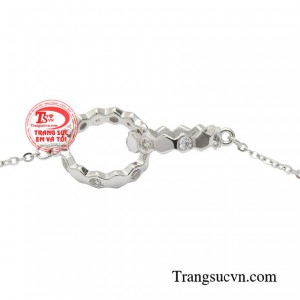 Hãy cho cô gái của bạn thấy một sắc màu tình yêu tươi mới, với những quan tâm nhỏ nhặt, những việc làm tinh tế mà ý nghĩa. 