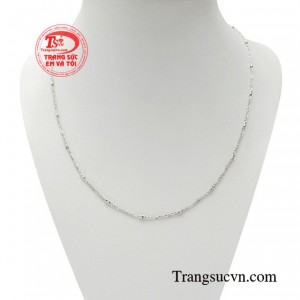 Dây chuyền nữ vàng trắng phong cách mang đậm dấu ấn cá nhân. 