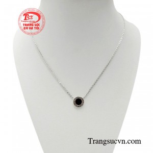 Dây chuyền nữ vàng trắng thời trang đem đến sức hút tinh tế và điềm đạm. 
