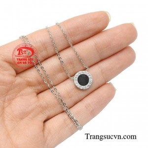 Giúp các quý cô trở nên thu hút cùng sự nhạy bén với gu thẩm mĩ mang tính thương hiệu. 