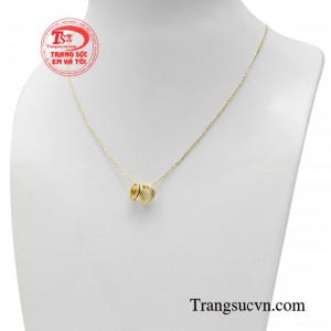 Dây chuyền vàng tây hẹn ước như thay lời nhắn gửi yêu thương đến nửa kia của bạn.