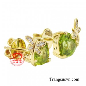 Sản phẩm tinh chọn từ nguồn nguyên liệu đá peridot thượng hạng, đặt trong mẫu thiết kế đột phá