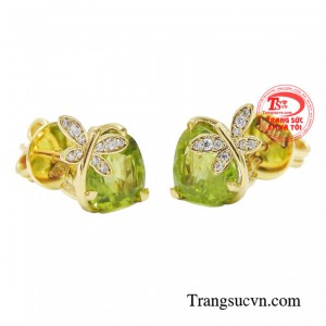 Kết hợp hài hòa cùng với vàng 14k, đá Cubic Zirconia lấp lánh, tỉ mỉ trong từng đường nét chế tác.