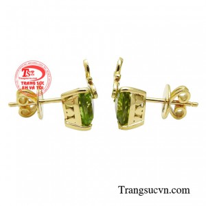 Đôi bông tai đá quý peridot đem đến cho phái đẹp diện mạo hoàn hảo nhất.