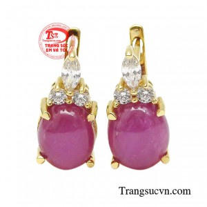 Hoa tai ruby phú quý đem đến vẻ đẹp hào nhoáng kiêu sa.
