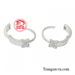 Hoa tai vàng trắng an toàn với da bé, giao hàng nhanh trên toàn quốc, có nhận thiết kế theo yêu cầu