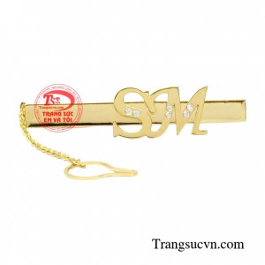 Kẹp caravat kim cương lịch lãm như điểm nhấn tôn lên vẻ đẹp lịch lãm cho các quý ông