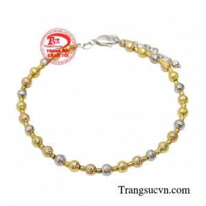 Lắc bi sành điệu từ lâu đã trở thành một người bạn đồng hành, tôn vinh cho sắc đẹp và làm đẹp cho tâm hồn của người phụ nữ.