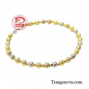 Với thiết kế thời thượng, đón đầu xu hướng thời trang, không những vậy món trang sức còn là đại diện cho địa vị và đẳng cấp của một nửa thế giới trong xã hội. 