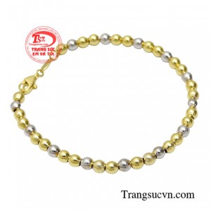 Vì thế, hãy đầu tư thông minh vào món trang sức giúp bạn tự tin và quyến rũ. 