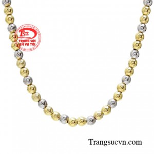 Vậy nên chiếc lắc tay sẽ là món đồ đắc lực giúp bạn thật sự xinh đẹp và khí chất.