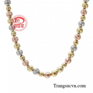 Với món trang sức này chắc chắn phong cách của bạn sẽ được nâng lên một tầm cao mới. 