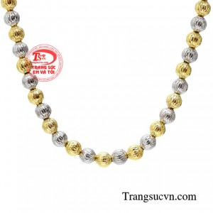 Với điểm nhấn sang trọng này, nàng sẽ càng tự tin toả sáng hơn trong những buổi hẹn hò hay những sự kiện đặc biệt.