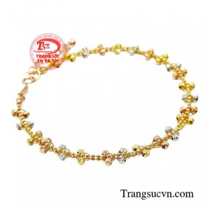 Sản phẩm thể hiện sự thanh lịch đầy kiêu hãnh với vẻ đẹp đầy mê hoặc. 