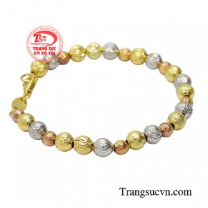 Đây được xem là sự lựa chọn phù hợp cho chị em phái đẹp tôn lên nét thanh tú, dịu dàng khi diện cùng những bộ cánh yêu kiều, thướt tha.