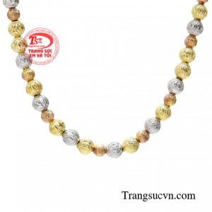 Sẽ thật thiếu sót nếu bạn bỏ qua một món phụ kiện đơn giản nhưng lại dễ dàng ghi điểm trong mắt người đối diện