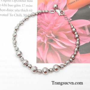 Sản phẩm là món phụ kiện không thể thiếu trong bộ sưu tập trang sức của các cô nàng