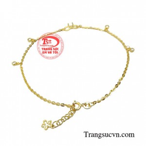 Thấu hiểu được sức hút của món trang sức này với từng đường nét mềm mại từ chất liệu vàng 10k mang đến cho chị em một vẻ đẹp vừa dịu dàng mà lại vô cùng cá tính