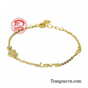 Lắc tay chữ love xinh xắn với kiểu dáng mới độc và sang trọng này chắc chắn sẽ là sự lựa chọn hoàn hảo của các quý cô