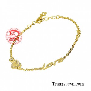 Một chiếc lắc tay lấp lánh sẽ góp phần không nhỏ giúp bạn tự tin tham dự các buổi tiệc, hoặc hẹn hò quan trọng