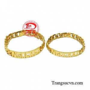 Sản phẩm có thể đặt chế tác theo yêu cầu và làm lắc tay đôi với vợ hoặc người yêu