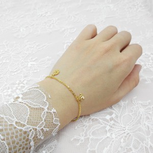 Thật ý nghĩa nếu một chàng trai  tặng chiếc lắc tay này đến cho cô gái mà mình yêu thương