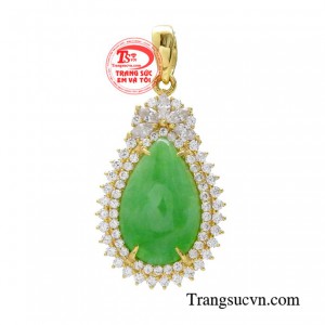 Mặt dây cẩm thạch duyên dáng là món trang sức rất quen thuộc của người phương Đông