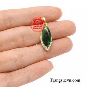 Mặt dây cẩm thạch giúp cải thiện vận may trong cuộc sống. 