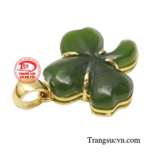 Với một vẻ đẹp nội tại sâu sắc là biểu tượng của sự bảo vệ, cùng đặt tính quý phái, sang trọng và độc đáo, rất được phái đẹp lựa chọn.