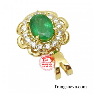 Chiếc mặt dây như một người bạn đồng hành, bảo vệ và che chở, giúp bạn vượt qua mọi thử thách của cuộc sống.