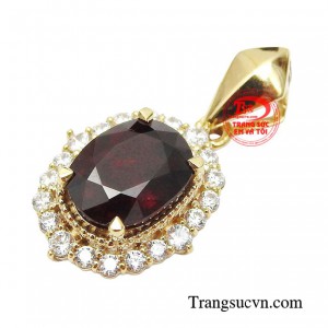 Diện chiếc mặt dây này trên người bạn như có một sức hút khó cưỡng với người đối diện.