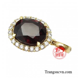 Hãy để vẻ đẹp tiềm ẩn của bạn được phô diễm khi diện món trang sức độc đáo này.