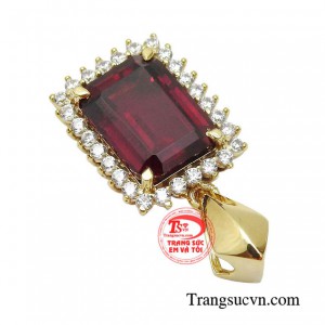 Sản phẩm mang giá trị cốt lõi giúp mọi cô gái nâng tầm đẳng cấp, thanh lịch và sang trọng. 