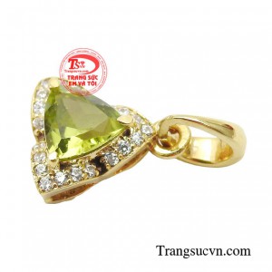 Điểm thêm chút nhấn nhá thú vị, giúp bộ trang phục của bạn trở nên đặc biệt thu hút và rạng rỡ tươi trẻ.