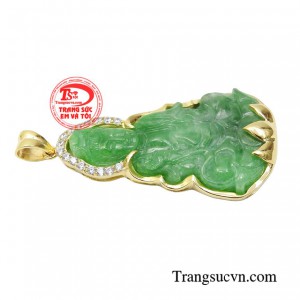 Chiếc mặt dây quan âm sử dụng chiếc liệu ngọc cẩm thạch kết hợp vàng 14k mang đến chất lượng tốt nhất cho sản phẩm.
